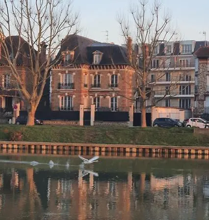 Nocleg ze śniadaniem D'hote Les Flolies Du Bord De Marne